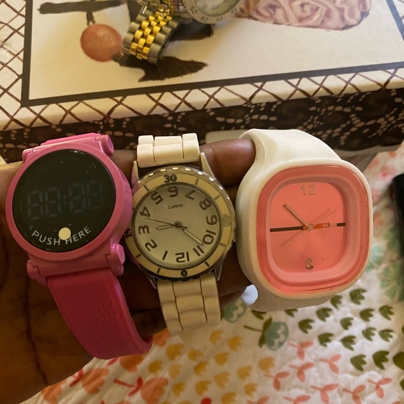 Watches - Picture 4 of 5